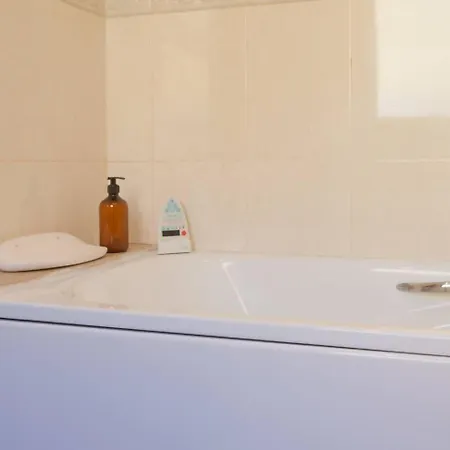 Apartment Avg Ave Maria 9 *